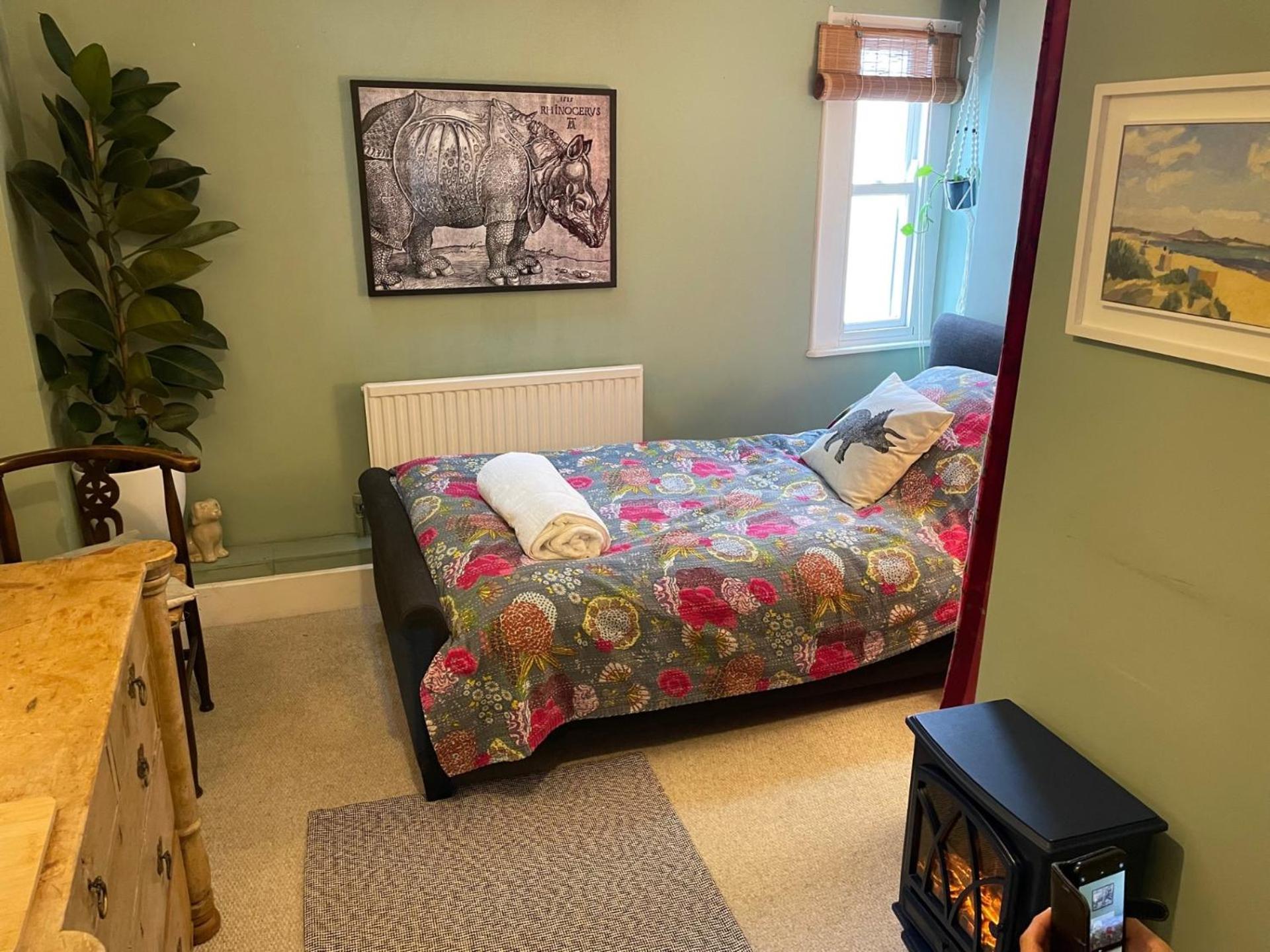The Totnes Guest House. Upstairs At Zappa'S Exteriör bild