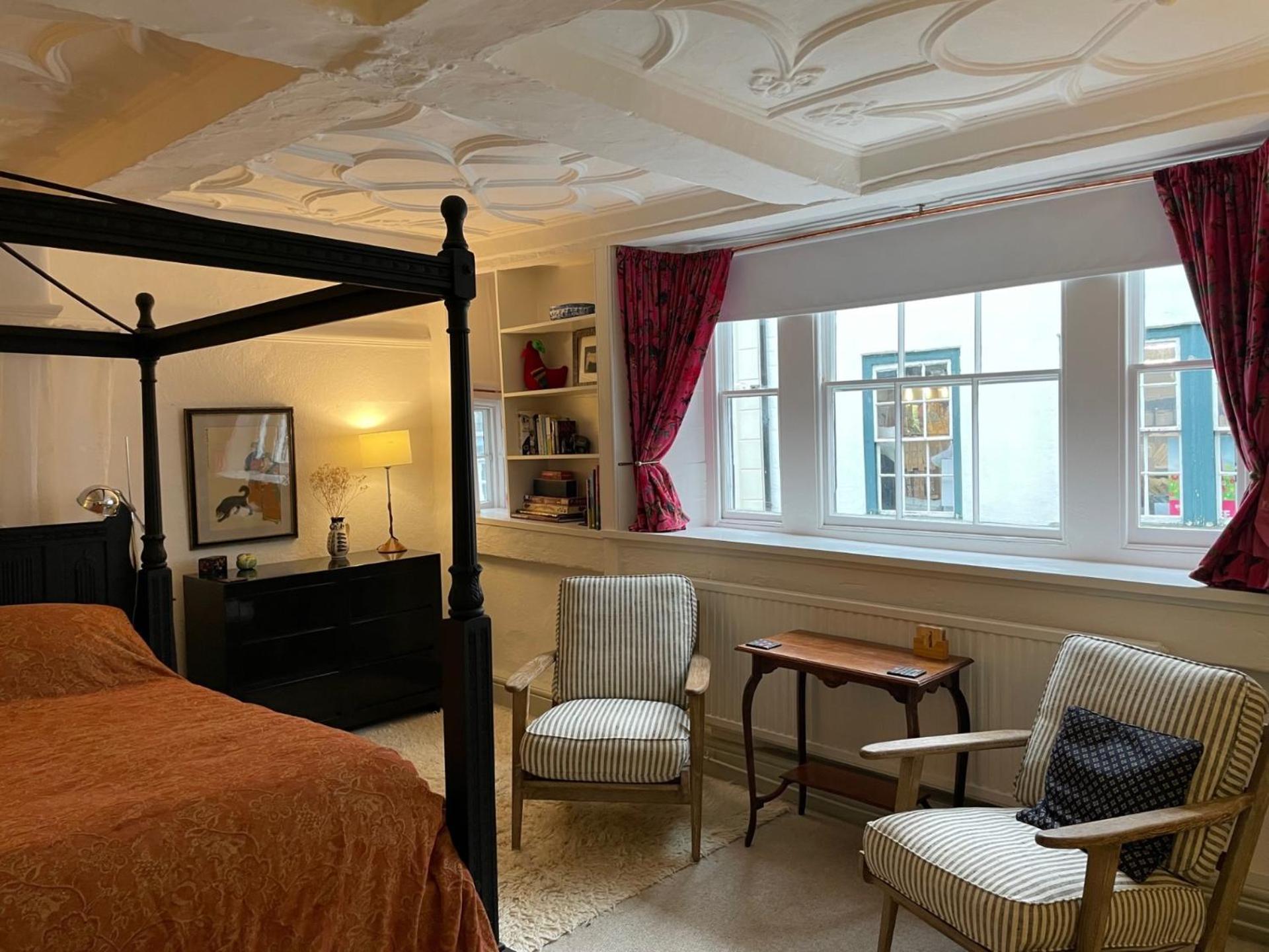 The Totnes Guest House. Upstairs At Zappa'S Exteriör bild